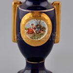 Cseh Alt Wien porcelán vázácska. Matricás, jelzett, kopással 18 cm