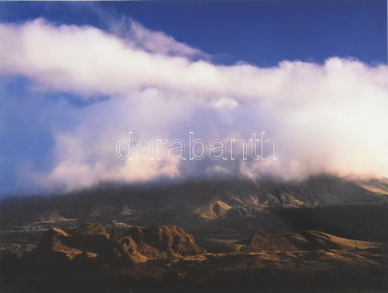 Csák Miklós (1933-2013): Felhők és hegyek, jelzetlen fotóművészeti alkotás, 29×40 cm