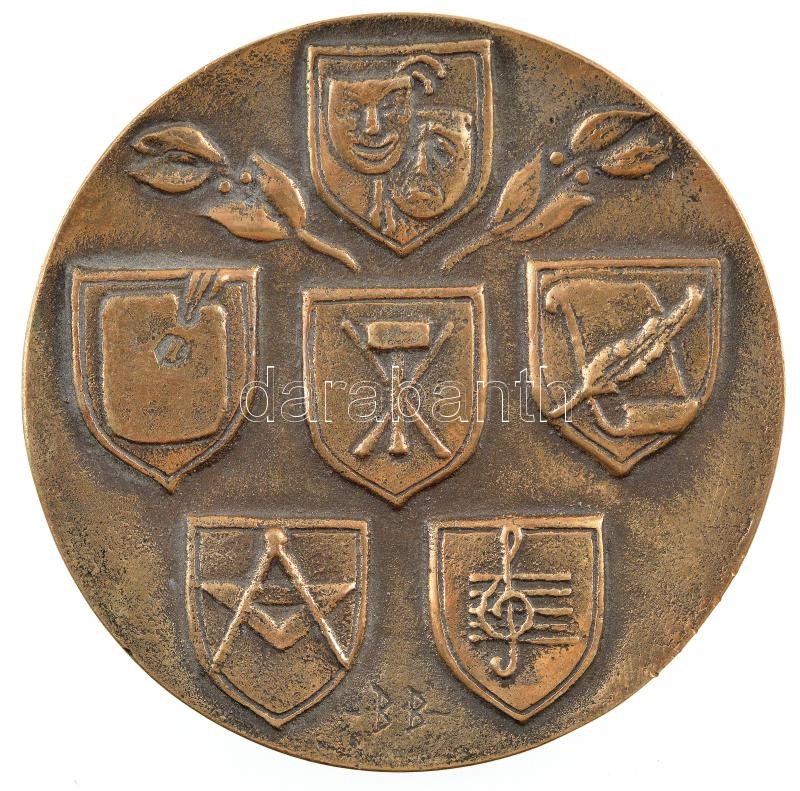 Búza Barna (1910-2010) ~1970. 'Budapest Főváros Tanácsa Művészeti Díja' öntött bronz plakett (84mm) T:1-