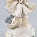 Kovács Éva (1938-): Tulipános lány. Mázas kerámia. Jelzett. minimális csorbákkal. m: 22 cm - Image 2