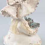 Kovács Éva (1938-): Tulipános lány. Mázas kerámia. Jelzett. minimális csorbákkal. m: 22 cm - Image 3