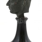 Reményi József (1887-1977): Önportré. Bronz, fa talapzaton, jelzett. 23 cm - Image 3