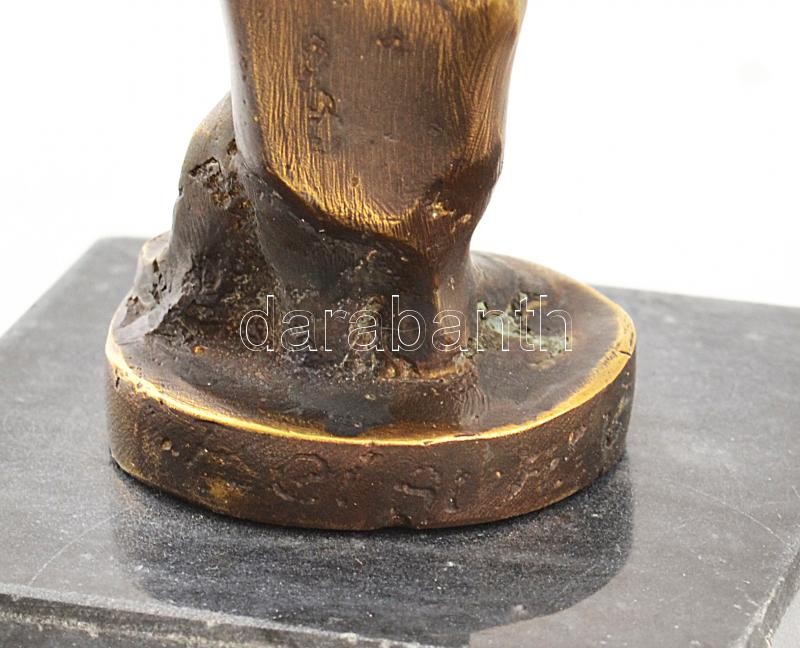 Rei... jelzéssel: Csókot dobó. Bronz szobor. Márvány talapzaton. 22 cm - Image 3