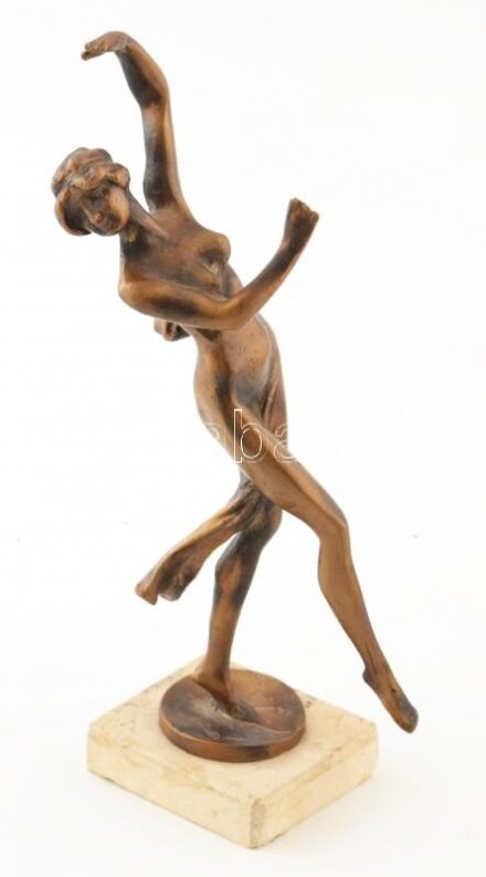Chirarus I. jelzéssel: Női akt. Bronz, műkő talapzaton. m:30 cm
