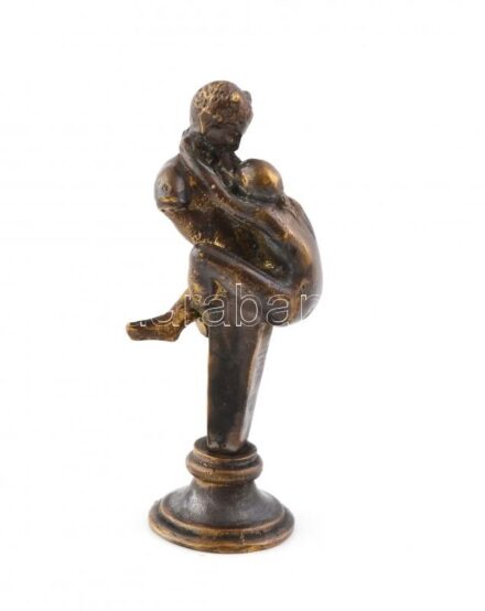 Pajzán, erotikus pecsétnyomó. Az ördög és a lányka. Bronz. m: 7 cm