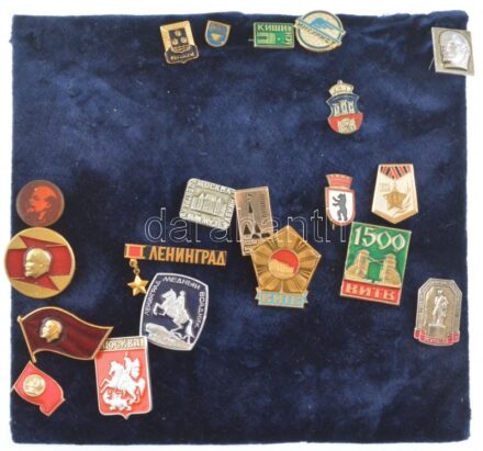 20db-os külföldi, főleg szovjet jelvénytétel T:1-2