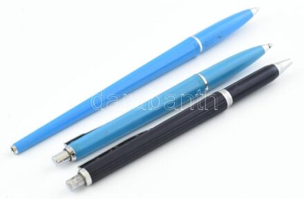 2 db Ballograph golyóstoll, egyik betét nem működik, 1 db Nordica vésett klipszer, betét nélkül.