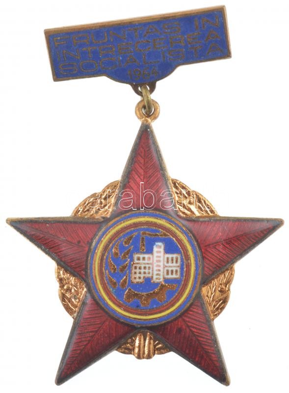 Románia 1964. 'A szocialista verseny vezetője' aranyozott, zománcozott kitüntetés T:1-,2 Romania ~1964. 'Fruntas in Intrecerea Socialista' gilt, enamelled decoration C:AU,XF