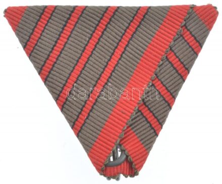 1918. 'Sebesültek Érme' eredeti mellszalagja (négy vörös sávval) használt állapotban Hungary 1918. 'Medal for Soldiers Wounded' original ribbon (with four red lanes) in used condition NMK 328/d.