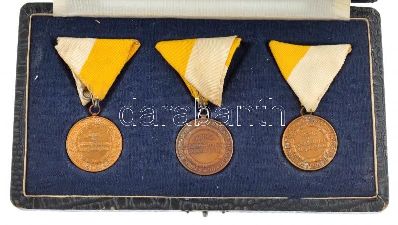 ~1930. 'A KATH. HÁZIASSZONYOK ORSZ. SZÖV. SZT. ZITA KÖRÉTŐL - HŰSÉG ÉS SZORGALOM JUTALMÁUL / SZŰZ SZENT ZITA KÖNYÖRÖGJ ÉRETTÜNK' fém jutalomérmek mellszalagon, kettő hátoldalán 'BERÁN N. BPEST' gyártói jelzés, kopott - Image 3