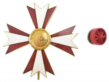 Ausztria 1955. 'Tudományokért és Művészetekért Érdemkereszt' aranyozott, zománcozott bronz kitüntetés, rozettával, eredeti tokban, 'A. Reitterer - Juwelier, Wien IX. - Schubertgasse 24.' gyártói jelzéssel T:1- Austria 1955. 'Merit