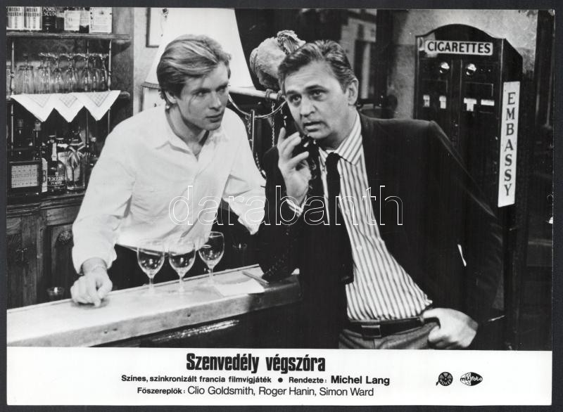 cca 1986 ,,Szenvedély végszóra' című francia film jelenetei és szereplői, 7 db vintage produkciós filmfotó, ezüst zselatinos fotópapíron, a használatból eredő (esetleges) kisebb hibákkal, 18x24 cm - Image 4