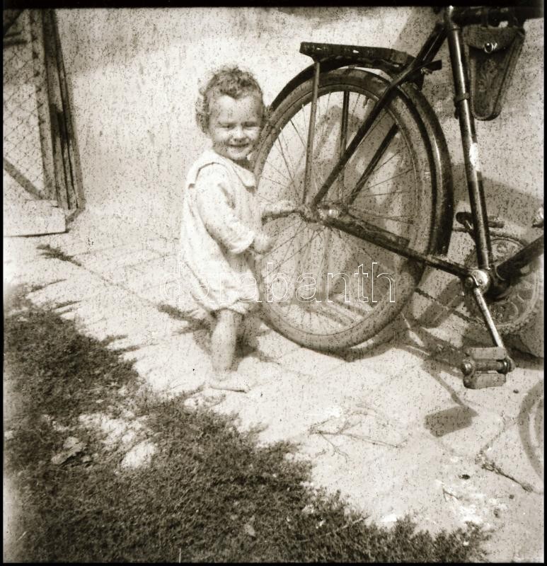 cca 1950-es években készített felvételek, Bodnár István fehérgyarmati fényképész hagyatékából 13 db vintage NEGATÍV sokféle témáról, 6x9 cm és 6x6 cm - Image 4