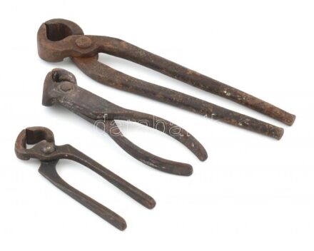 3db kovácsoltvas fogó.