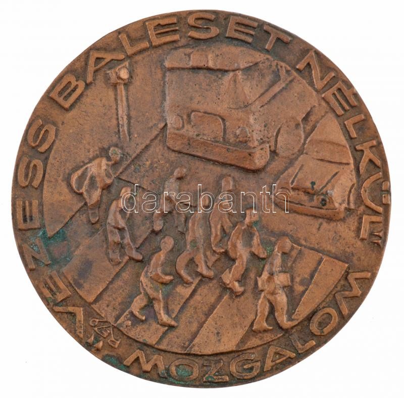 Rácz Edit (1936-) DN 'Vezess Baleset Nélkül Mozgalom' bronz emlékplakett eredeti (94mm) T:2
