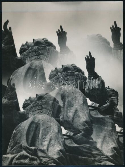 cca 1975 Tóth István: Könyörgés, feliratozott vintage fotóművészeti alkotás, ezüst zselatinos fotópapíron, 24x18 cm