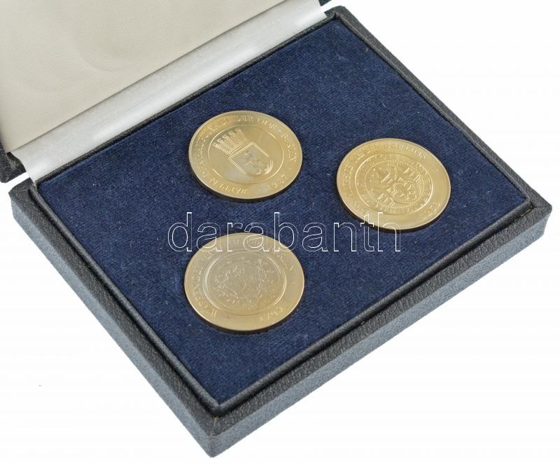 NDK 1987. '750 éves Berlin' (3xklf) fém emlékérem szett eredeti dísztokban T:1,1- kis patina GDR 1987. '750th Anniversary of Berlin' (3xdiff) metal commemorative medallion set in original hardcase C:UNC,AU small patina - Image 3