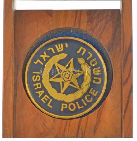 Izrael DN 'Izraeli Rendőrség' egyoldalas műgyantás fém plakett fa dísztokban (54mm) T:2 a plakett ragasztása elvált a toktól Israel ND 'Israel Police' one-sided synthetic resin, metal plaque in a wooden decorative case (54mm) C:XF the