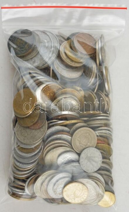 Vegyes, magyar és külföldi érmetétel ~1kg-os súlyban T:vegyes Mixed, Hungarian and foreign coin lot (~1kg) C:mixed