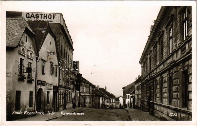 Eggenburg, Eggenstrasse, Gasthof zum goldenen Löwen / street view, inn, shops