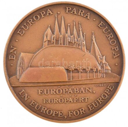 Lebó Ferenc (1960-) 1992. 'Expo '92 Sevilla - Magyarország / Európában, Európáért' kétoldalas bronzozott Cu emlékérem '1210' sorszámú tanúsítvánnyal, eredeti dísztokban (42,5mm) T:1- egy karc