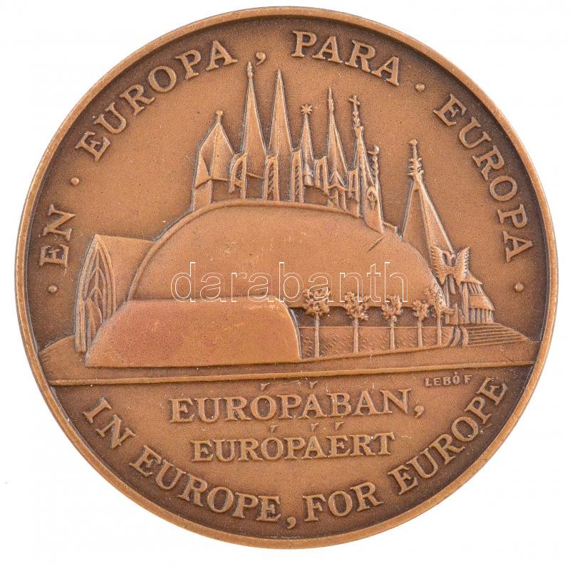 Lebó Ferenc (1960-) 1992. 'Expo '92 Sevilla - Magyarország / Európában, Európáért' kétoldalas bronzozott Cu emlékérem '1210' sorszámú tanúsítvánnyal, eredeti dísztokban (42,5mm) T:1- egy karc