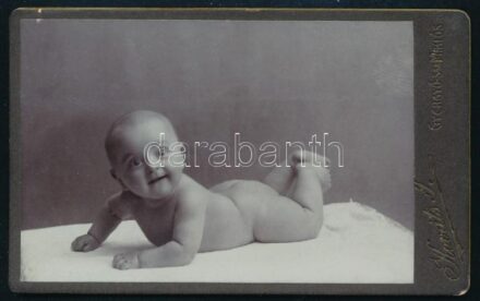 cca 1900 Babaportré, keményhátú fotó Kováts István gyergyószentmiklósi műterméből, 10,5×6,5 cm