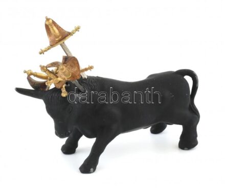 Olajbogyó vagy felvágott evő készlet toledói kard formájú hústűk fekete fém bikában 10x4x5 cm