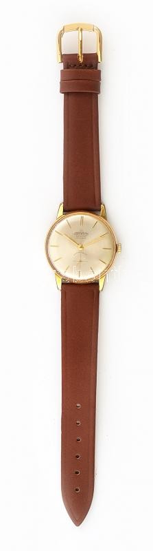 Cornavin Antimagnetic svájci mechanikus férfi karóra, másodpercmutatóval, 17 köves, működik, számlapon apró foltok, bőr szíjjal.d: 34 mm