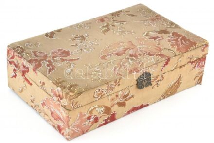Keleti vászonborítású doboz, sérülésekkel, 20x33 cm