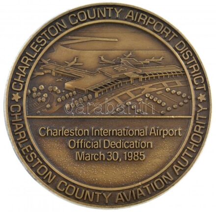 Amerikai Egyesült Államok 1985. 'Dél-Karolina - Charleston Megyei Reptér Körzet, Légiközlekedési Hatóság / Charleston Nemzetközi Reptér hivatalos átadása - 1985. március 30' kétoldalas fém emlékérem (76mm) T:1,1- USA 1985.