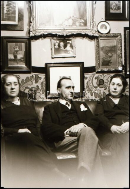 Régi polgári lakásbelsők, bútorok, 6 db fotónegatív, 6×9 cm