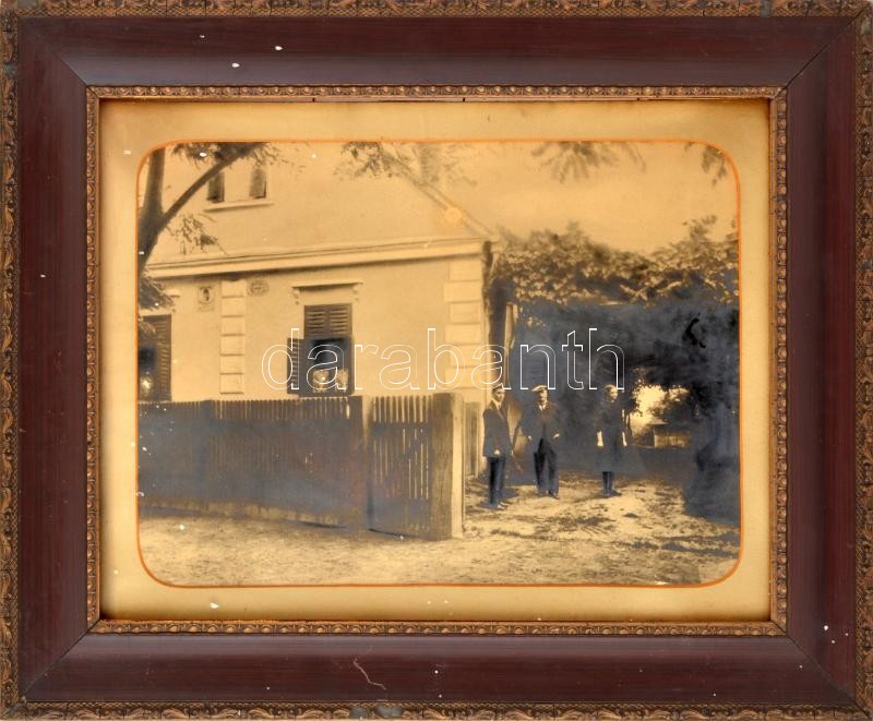 cca 1920-30 Magyar Anyakönyvi Hivatal épülete beazonosítandó kisebb Somogy megyei településen (Lábod?), vintage fotó. Dekoratív, üvegezett, sérült fakeretben. 29x39 cm