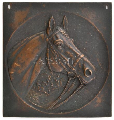 Jelzés nélkül: 'Lóverseny' öntött bronz relief, két lyukkal a rögzítéshez. 194x183mm