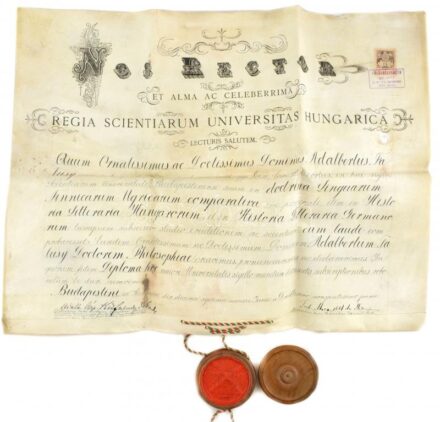 1901 Bp., a Királyi Magyar Tudományegyetem által kiállított bölcsészdoktori diploma, Falusy Adalbert, a finnugor összehasonlító nyelvészet, illetve a magyar és német irodalomtörténet doktora részére. Függő viaszpecséttel, 2K