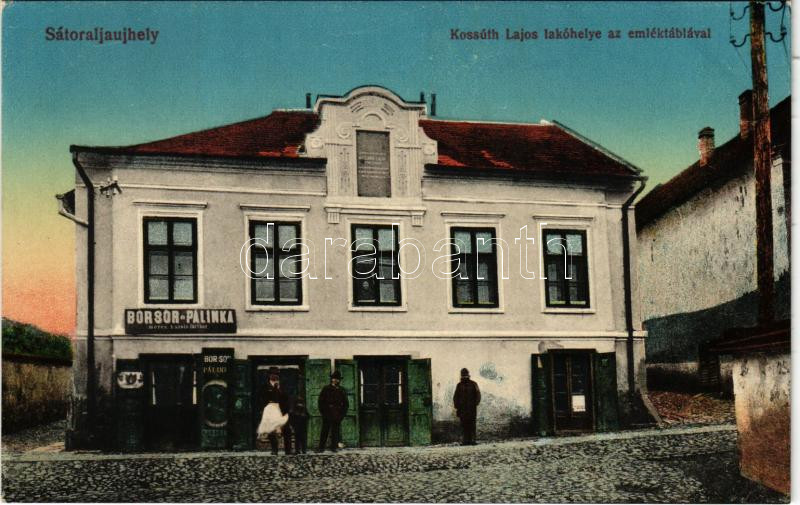 Sátoraljaújhely, Kossuth Lajos lakóhelye az emléktáblával, Bor, sör és pálinka mérés üzlete a 'Szőlő fürthöz'. Vasúti levelezőlapárusítás 10. 1916.