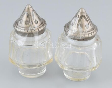 2 db régi fűszertartó (só, bors), üveg, fém kupakkal, néhány apró csorbával, m: 9 cm