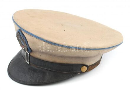 Rendőrségi tányérsapka, Tildy-korszak (1945-1948), korának megfelelő, kissé foltos állapotban, belső d: 17 cm