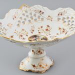 Nagy méretű talpas kínálótál, porcelán, jelzés nélkül, hibátlan, m:20,5cm, d:38x29cm