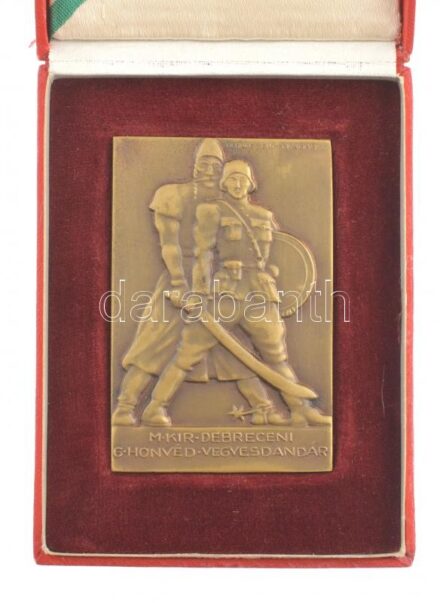 Debreczeny Tivadar (1890-1976) 1926. 'Magyar Királyi Debreceni 6. Honvéd Vegyesdandár' Br plakett 'LUDVIG BP' gyártói jelzéssel, eredeti tokban (47x71mm) T:1- HPII 655.