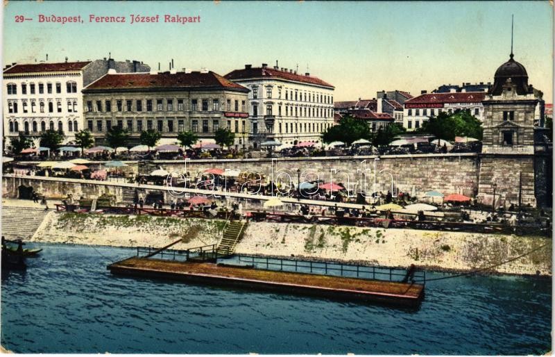 Budapest V. Ferenc József rakpart, nagy piac az alsó és felső rakparton is