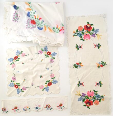 Kalocsai terítőszett, 130x130, 80x33, 44x44, 55x12 cm