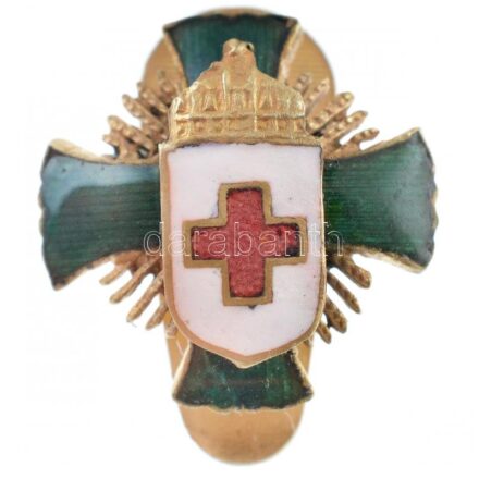 1922. 'A Magyar Vöröskereszt Érdemkeresztje' aranyozott, zománcozott gomblyukjelvény miniatűr, hátlapon 'BOCZÁN GY BUDAPEST' gyártói jelzéssel (16x16mm) T:1- / Hungary 1922. 'Hungarian Red Cross, Cross of Merit' gilt, enamelled