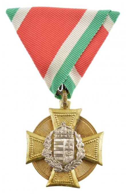 1923. 'Legénységi Szolgálati Díszérem' bronz kitüntetés ezüstözött rátéttel, mellszalagon T:1- patina / Hungary 1923. 'Medal for Long Service for the Soldiers' bronze decoration with silver plated overlay on ribbon C:AU