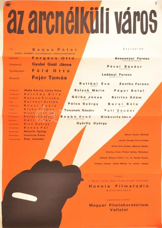 1960 Az arcnélküli város magyar film plakátja, MOKÉP, hajtott, 84×58 cm