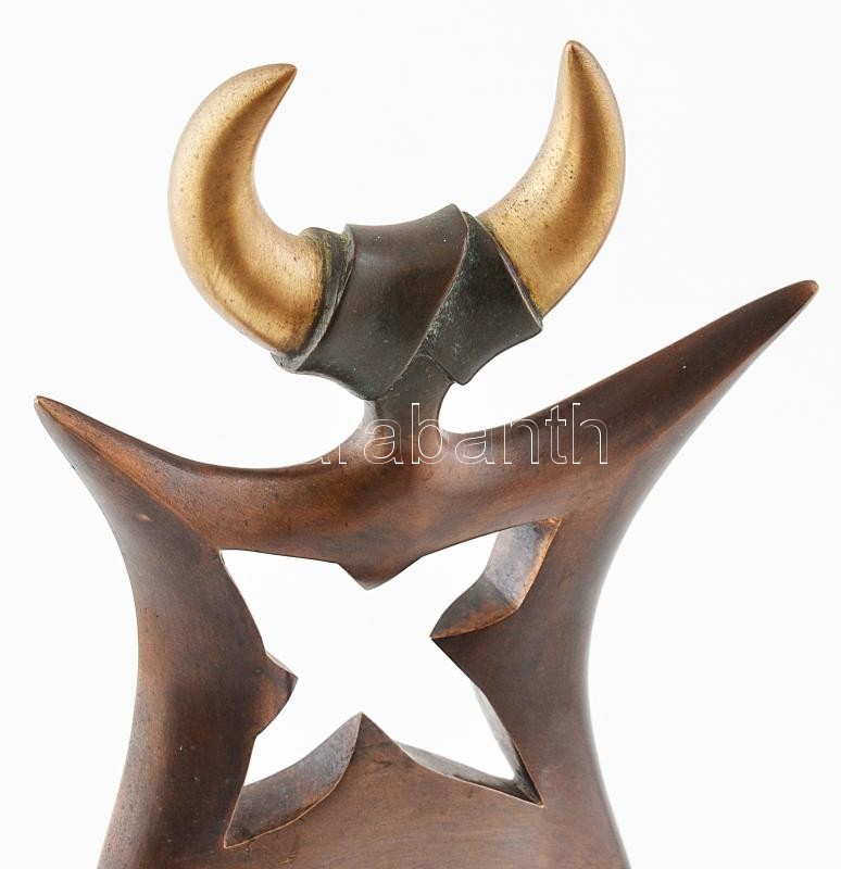 Sztrákos László (1954): Táncoló sámán, öntött, patinázott bronz, márvány talapzaton. m:40 cm, Jelezve: Sztrákos - Image 2