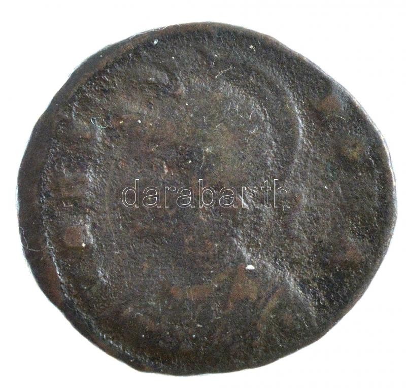 Római Birodalom / Siscia / I. Constantinus 331-334. AE3 Cu (2,05g) T:2-,3 Roman Empire / Siscia / Constantine I 331-334. AE3 Cu 'VRBS ROMA / ** - dot gamma SIS dot' (2,05g) C:F RIC VII 222