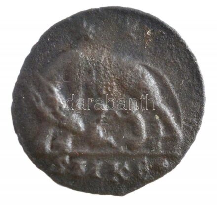 Római Birodalom / Cyzicus / I. Constantinus 331-334. AE3 Cu (1,59g) T:2-,3 Roman Empire / Cyzicus / Constantine I 331-334. AE3 Cu 'VRBS ROMA / ** - dot gamma SIS dot' (1,59g) C:F RIC VII 119