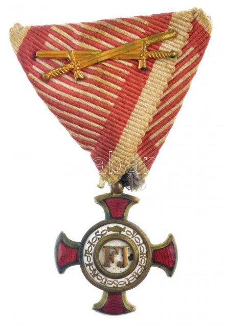 1869-1914. 'Arany Érdemkereszt' aranyozott, zománcozott bronz kitüntetés 'MAYERS SÖH - IN WIEN' gyártó jelzéssel és csillag beütéssel, eredeti szalagon, kardokkal T:2 zománchibák Hungary 1869-1914. 'Golden Merit Cross' gilt, enamelled