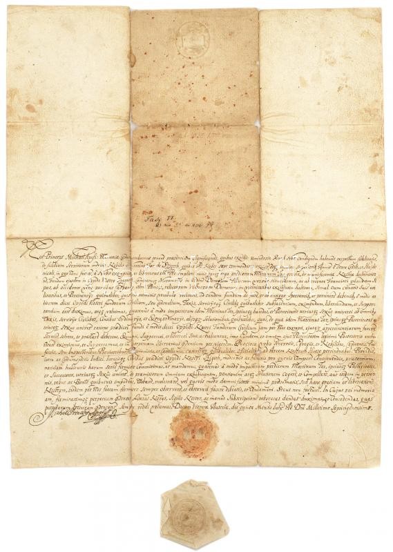 1700 II. Apafi Mihály erdélyi fejedelem szigeti Tar Márton részére adómentességet adományozó oklevele annak máramarosszigeti birtokára. Latin nyelven. Papír, a hajtások mentén szakadt, két részre vált, felzetes viaszpecséttel,